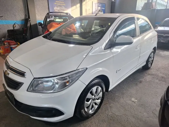 Chevrolet Onix Hatch LT 1.0 8V Flex Mec. 4P 2013