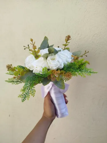 Buquês de flores artificiais para casamento civil a partir de 50,00