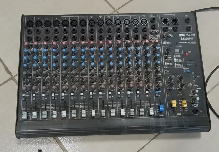 Mesa de som 16 canais