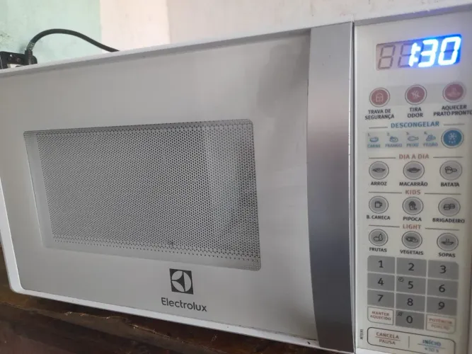 Micro-ondas Electrolux zerado sem marcas ou arranhões
