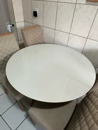 Mesa com cadeiras