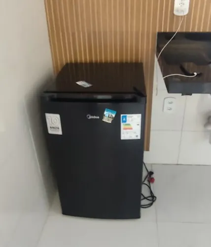 Frigobar Midea 93 litros
