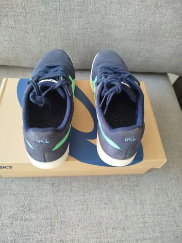 asics skateboarding gel-vickka pro em azul-marinho com detalhes em verde, seminovo