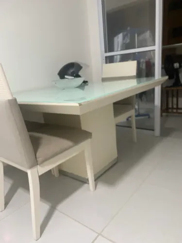 Mesa com tampa de vidro temperado grosso,quadrada com 3 cadeiras em mdf