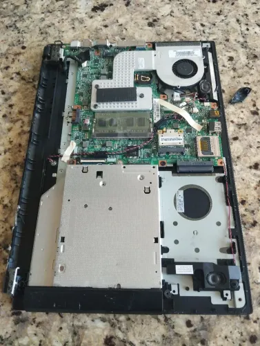Notebook sucata , placa funcionando, tela queimada