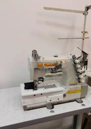 Máquina de costura galoneira