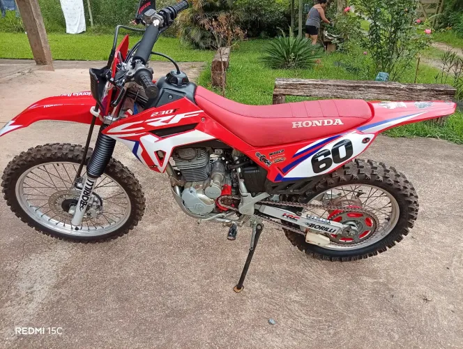 CRF 230 MUITO NOVA