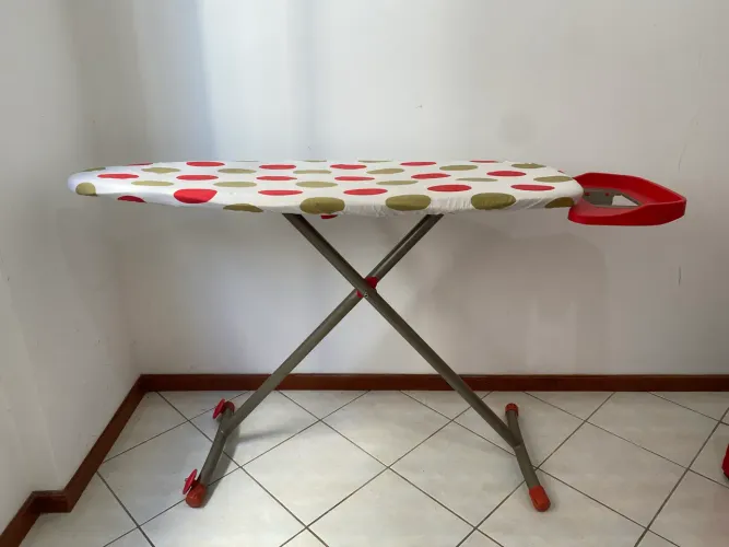 Tábua de passar em metal