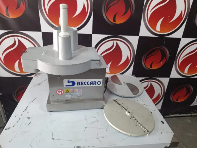 Processador de alimentos industrial 220 volts marca BECCARO funcionando