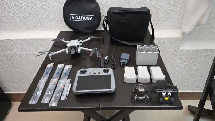 DJI Mini 4 pro + Fly More Combo + RC-2 (com tela) + Starter Kit -Estado de Novo 14H de Voo