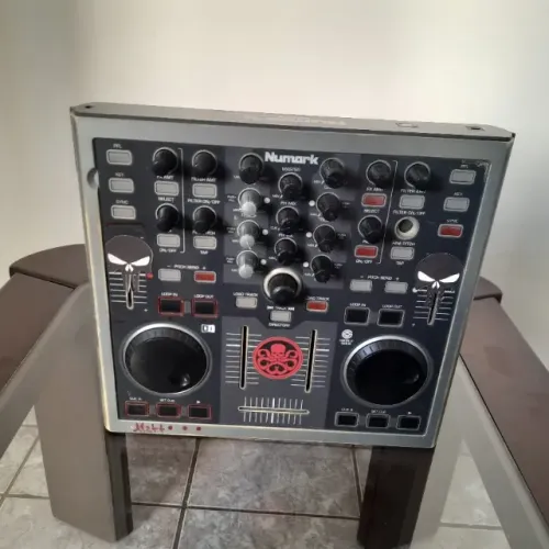 Controladora MIDI DJ Numark Total Control USB