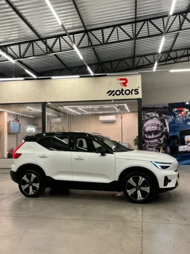 Volvo XC40 Recharge Plus (elétrico) 2023