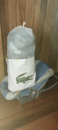 Doa-se roupa de menino, bebê conforto, tem brinquedo tbm, sapato! Não entrego
