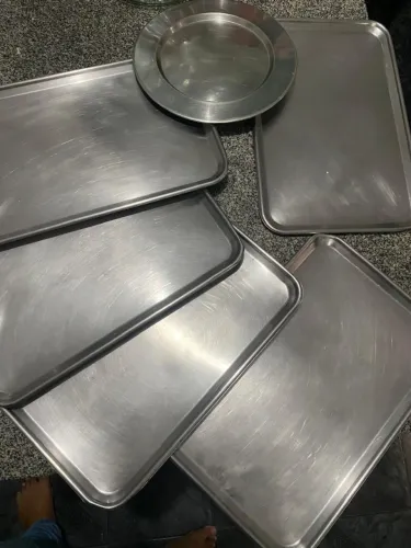 6 Bandejas de Aço inox, R$40,00 cad