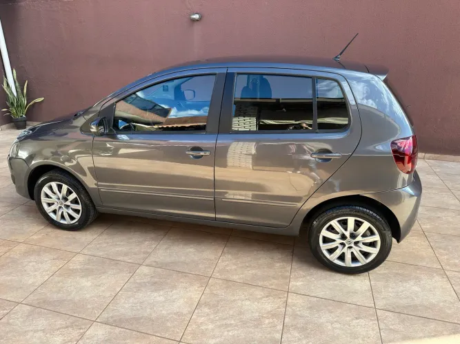 Volkswagen Fox 1.0 MI Total Flex 8V 5P 2013