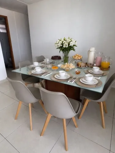 Mesa com 4 cadeiras