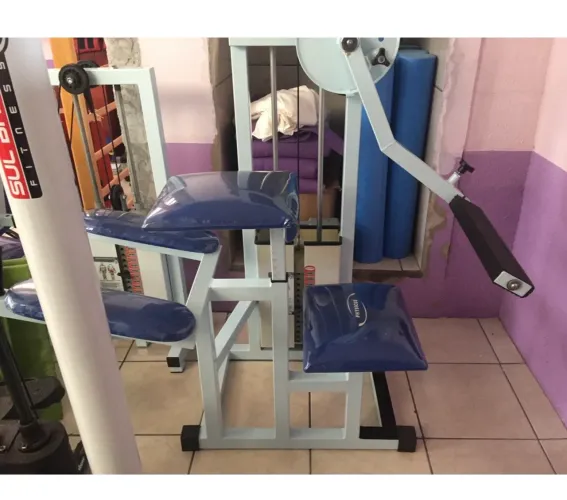 Aparelho musculação glúteos