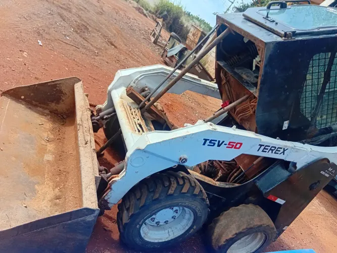 Vendo mini Caregadeira terex tsv 50