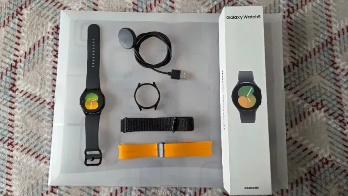 Samsung Galaxy Watch 5 (Seminovo) + Kit Completo com 3 Pulseiras, Case e Carregador