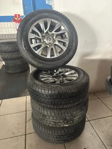 Jogo de aros + pneus 18" Toyota