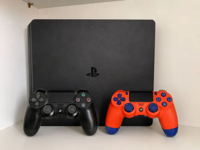 Playstation 4 slim