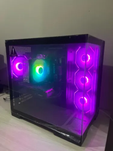 Pc Gamer AMD Ryzen 7 5700X ,AMD RX 9060 XT 16GBvram , 32GB Ram.