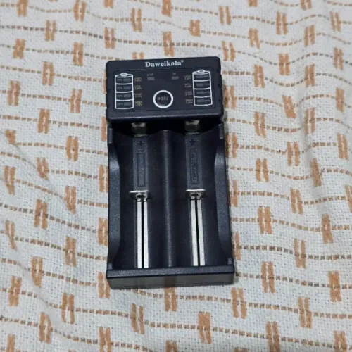 Carregador de Pilha Inteligente Universal (AA, AAA, 18650) + Função Power Bank Daweikala