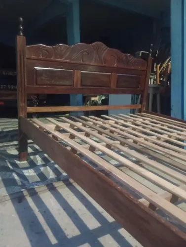 Cama de casal Imperial de madeira macanaiba pura 999,00