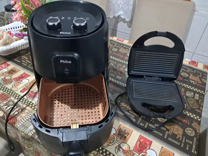 Air Fryer e Grill <br>Air fryer só precisa trocar o botão do timer.<br>Ambas 220v