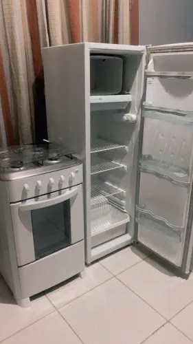 Kit Geladeira + Fogão 750,00 os 2.