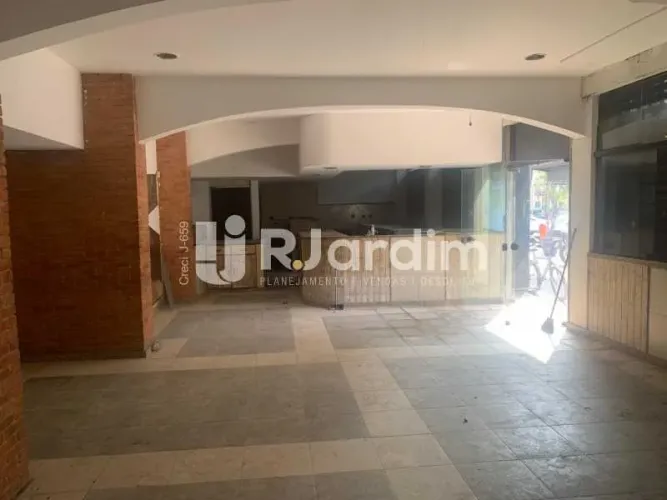 Espaço Comercial Premium | 315m² com Fachada Imponente e Estrutura Completa