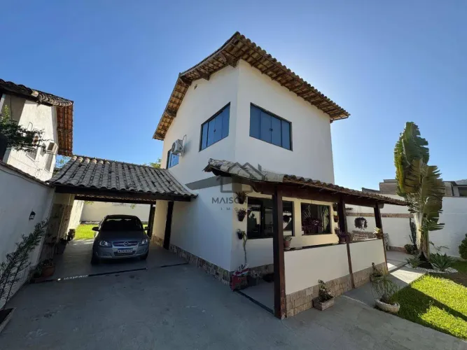 Casa com amplo quintal gramado, espaço gourmet, 2 quartos, 450m² de terreno no Maravista