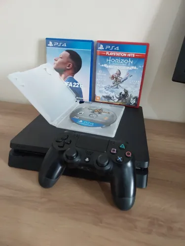 Ps4 slim de 1tb com 1 controle e jogos físicos e 1 digital