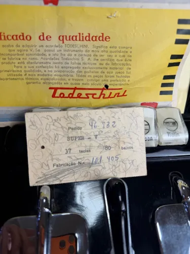Acordeon/Sanfona Todeschini Super 5 80 Baixos Anos 60 Toda Original- Relíquia