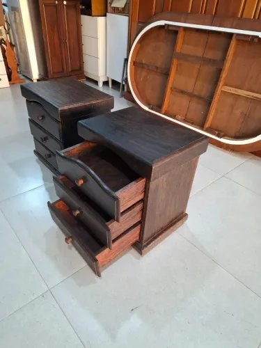 Conjunto de 2 criados em madeira maciça