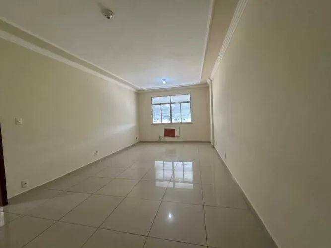 Apartamento 2 Quartos Dependência em frente à Praça do Viseu
