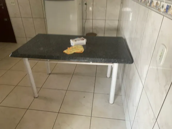 Mesa de cozinha sem cadeira