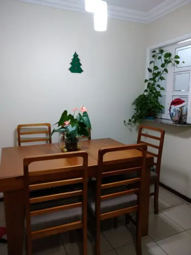 Mesa extensível de madeira