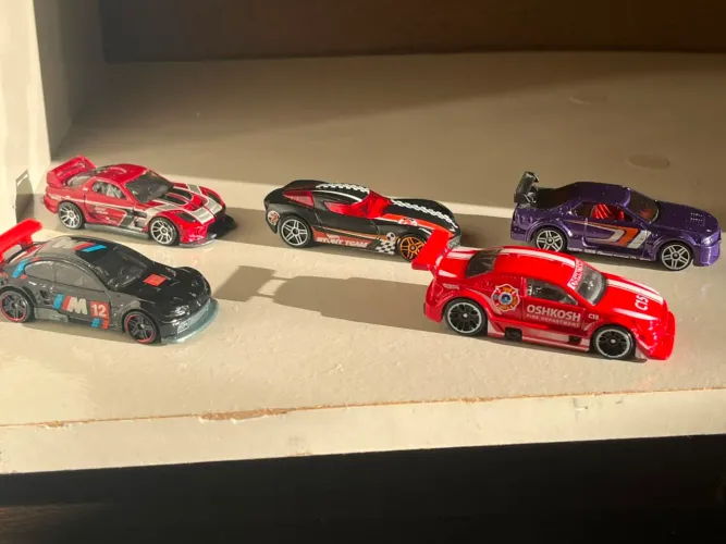 LOTE DE CARRINHOS HOTWHEELS ORIGINAIS - 5 UNIDADES