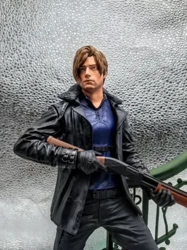 Action Figures | Estátua | Leon S Kennedy Requiem