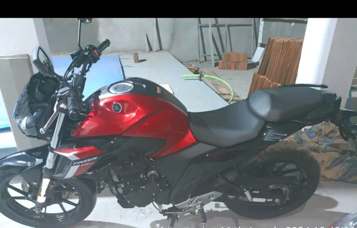 Vendo Fz25 única dona , 8.000 km toda original 