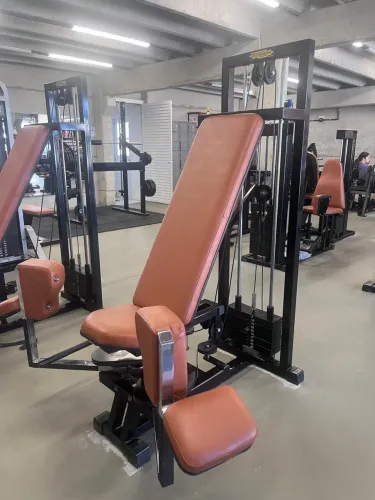 Academia  cadeiras  adutora e abdutora technogym as duas por apenas R$9.999