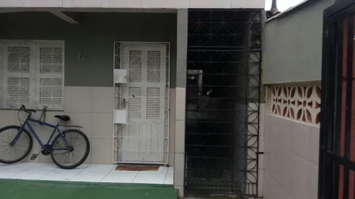 Alugo casa em Vila Familiar