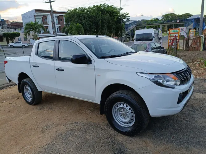 Mitsubishi L200 Triton Sport GLX 2.4 CD Diesel Mec. 2020