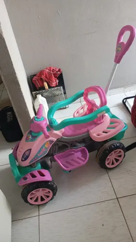 Moto / carrinho serve de 1 até 5 anos