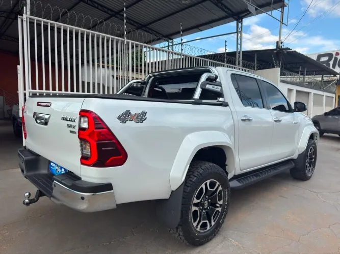 Toyota Hilux CD SRX Plus 4X4 2.8 TDI Die. Aut. 2024