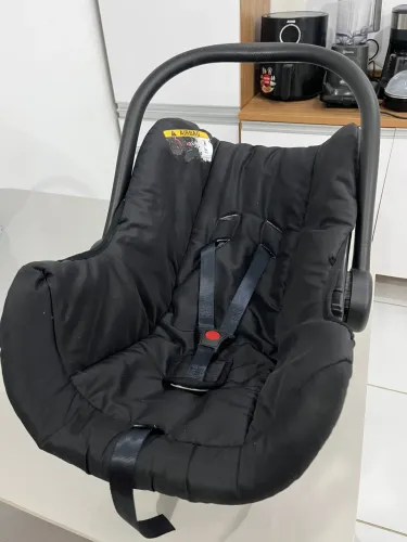 Vendo bebê conforto galzerano (poucas marcas de uso e ele acompanha a capa tbm)