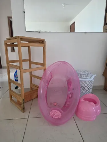 Kit infantil cadeira montessoriana, banheira, penico, cesto