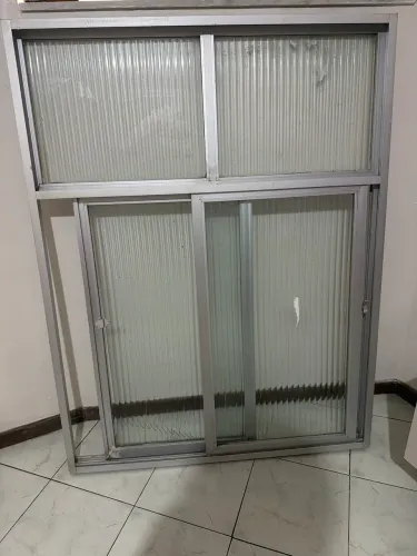 Janela vidro com alumínio