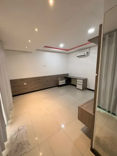ALEIXO. CONJ. PETROS, ALUGO BELA CASA COM 3 QUARTOS SENDO 1 SUITE, ARMARIOS E AR, PISCINA,